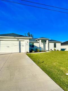 New house with canal view in Cape Coral - Cape Coral - 0