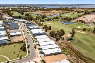 Golf fronted getaway Silverwoods - Yarrawonga - 6