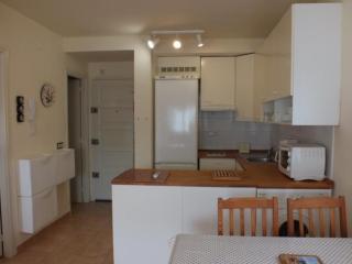 Apartamento luminoso con vista al mar, balcón, aparcamiento, aire acondicionado y cocina equipada en Roses - ES-204-10 - Roses - 1