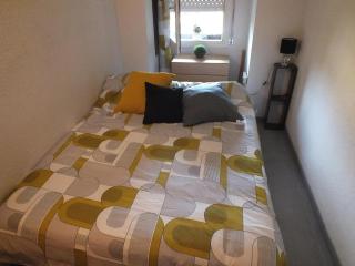 Bonito apartamento de 2 habitaciones en Roses con estacionamiento, aire acondicionado, cerca del centro y de la playa - ES-204-46 - 9