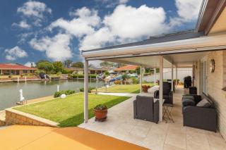 Waterfront Haven with your own private jetty - Forster - 7