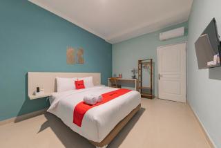 RedDoorz Plus near Surapati Core - Bandung - 0