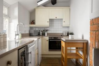 Charming 17th Century Cotswold Cottage - 9