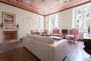 "Marina Apartment", Unique, Authentic, Beachfront, 2nd floor, 2 Aircondo BDR , 2BHT, easy to Train, rare Private Parking at 300 mt - 5