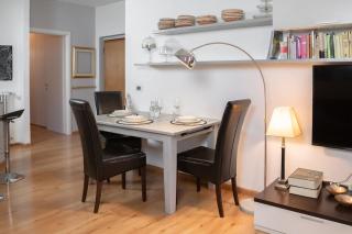 [TridentHome] 5 min from station & free Wifi - 9