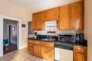 A+ 2 BR Victorian Home away from Home - Sacramento - 4