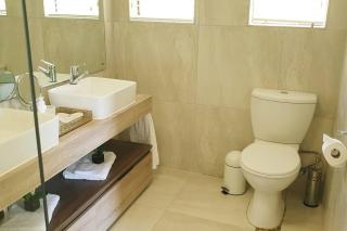 La Tramonto Beach House - 8