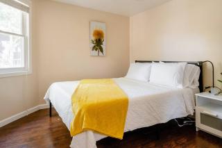 *2bdr Victorian Home away from Home - *Central Loc - Sacramento - 7