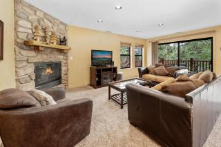 Tall Pines Escape - Walk to Lake and Slopes - 8