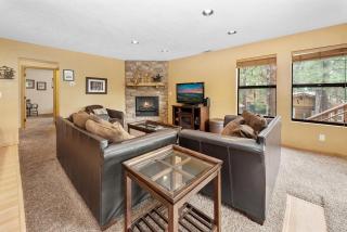 Tall Pines Escape - Walk to Lake and Slopes - 5