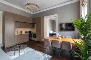 Luxury Apartment With Balcony next to the New York Café - Budapest - 9