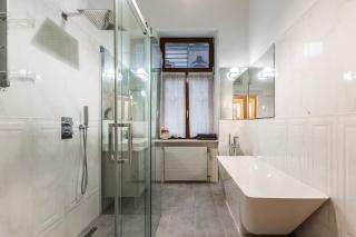 Luxury Apartment With Balcony next to the New York Café - Budapest - 8