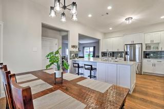 Modern Lakehouse with Stunning Views and Hot Tub! - - 8