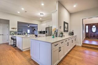 Modern Lakehouse with Stunning Views and Hot Tub! - 3