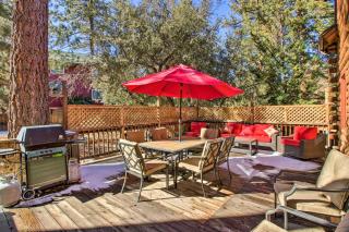 Pine Mountain Club Log Home with Deck and Grill! - 9