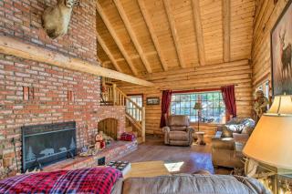 Pine Mountain Club Log Home with Deck and Grill! - 5