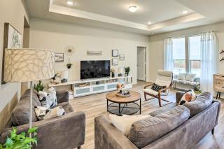 Sleek Fort Worth Home with Patio - Pets Welcome! - 5