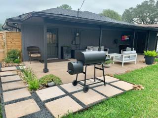The Gated Modern Home Near NRG and Medical Center - 4