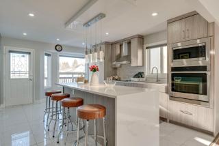 Rare Find fully renovated 6 bedroom 3 bath and both levels - Calgary - 0