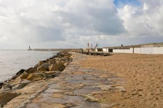 Boutique Rentals- SEA Breeze Apt - 5