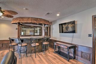 Lake Access and Pool Spacious Freeport Home! - Freeport - 1