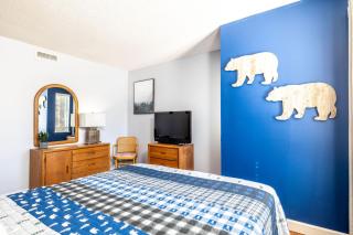 WOW Views!!-Mountain Escape-Outdoor Pool-Close to Downtown-WiFi-Cable-Private Balcony - Gatlinburg - 4