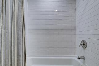 King Two Double Beds Fold Out Couch Sleeps 8 People Bikes & Beach Gear included Free Beach Parking - 2