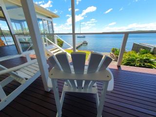 Kabine Waterfront Lakehouse in Sunshine - 8