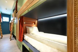 Dream Chaser Boutique Capsule Hotel - 3