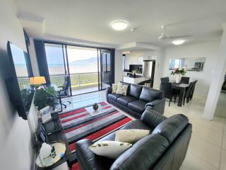 Cairns Luxury Seaview Apartment - Cairns - 5