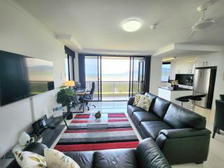 Cairns Luxury Seaview Apartment - Cairns - 6