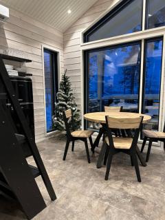 Norvamaja with a lake view, sauna and jacuzzi - 8