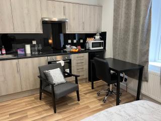 La Vie - Entire Apartment - Next to Central District Elizabeth line Tube Station - Near Central London & Wembley - Ealing - 4