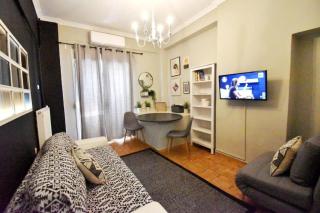 Seven Seconds Away Apartment - Atene - 6