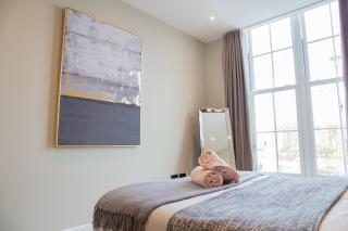 Luxury 2 Bedroom Apartment Near Train Station - Welwyn Garden City - 3