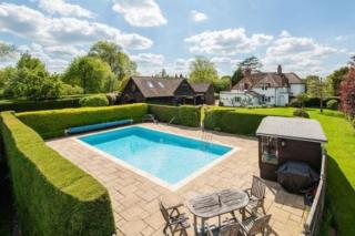 6 Bed Countryside Mansion With Tennis Court & Swimming Pool with Parking - East Horsley - 0