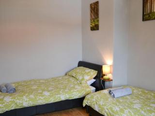 Lynbank - Seahouses - 1