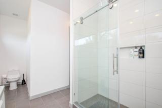 Modern 6 Bedroom Smart Home Near Downtown Houston - Houston - 2