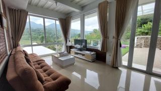 Teras Luhur Villa dengan Infinity Pool - - 2