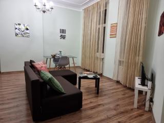 Art Deco One-Bedroom Suite in Library House - 3