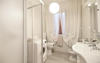 1 Bedroom Cozy Apartment In Massarosa - Massarosa - 2