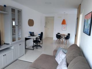 Balneário Camb 1 QT + 1 CM - 2 qd praia/merc - 8