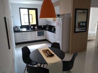 Balneário Camb 1 QT + 1 CM - 2 qd praia/merc - 5