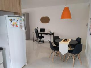 Balneário Camb 1 QT + 1 CM - 2 qd praia/merc - 4