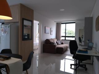 Balneário Camb 1 QT + 1 CM - 2 qd praia/merc - 9