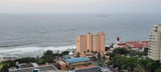 Umhlanga Luxury Promenade Suite at Oceans Apartments in Radisson Blu Hotel building tower, Durban - 8