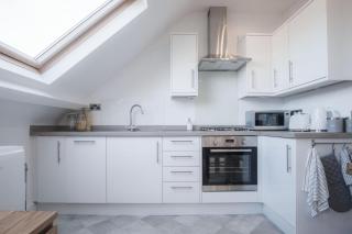 Skylark - 2 Bedroom Apartment - Tenby - Tenby - 5