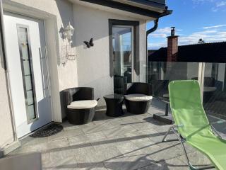 Cozy Apartment next Outlet Center & Airport with Pool & Garden - Parndorf - 4
