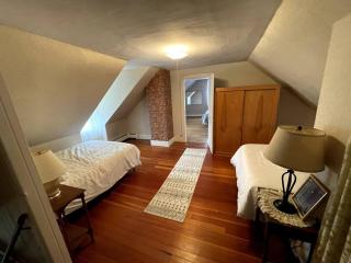 Cute 6-Bedroom Getaway in the heart of Littleton - Littleton - 9