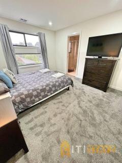 Lavish in Lyons - 3bd 2bth Spacious & Modern Home - 5